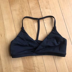 Twisted front Lulu sports bra!